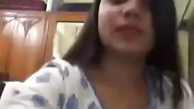 Girlfriend wants fuck and showing naked pussy pics