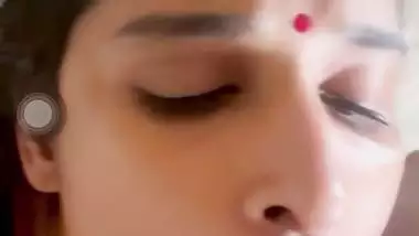 Famous Indian model Jikki Nair blowjob and cum on face