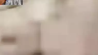 Chubby wife fingering pussy with viral video call chat