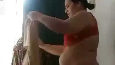 Bangladeshi big boobs mom bathing viral nude video