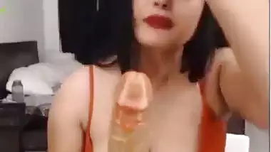 Sexy woman’s xxx desi MMS fucking with sex toys