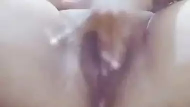 Bhabhi ki chut massage and she squirts