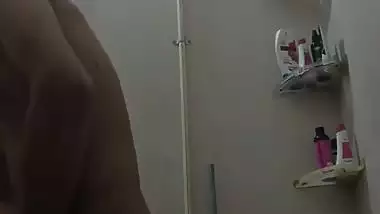 Desi couple fucking xxx in bathroom under shower