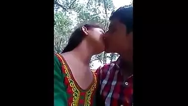 Indian outdoor mms clip of college couple romance on cam