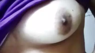 Bhabhi affair with lover exposed her boobs at desi49