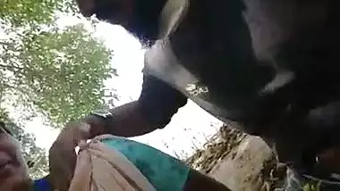 Tamil IT executive sucking dick of BF in park