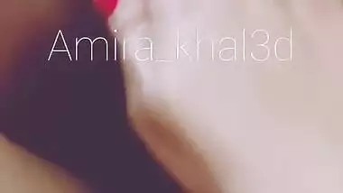 البث كامل بالوضعية اللي يعشقه ديوثي ( زبه في كسي وصبعي في طيزه) البث 