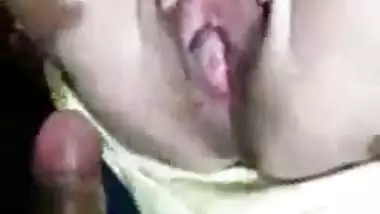 Fucking Desi maid MMS sex video discharged by her abode owner