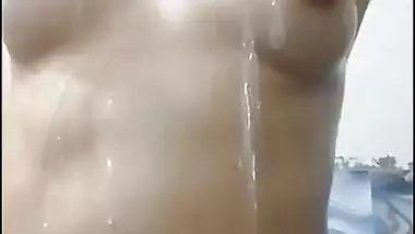Pakistani virgin babe bathing naked video making
