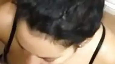 Newly married wife’s Indian blowjob makes her man happy