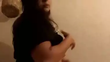 Fitness model naked Vrinda exposing for gym trainer