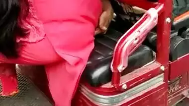 Rikshawala enjoying with bhabi