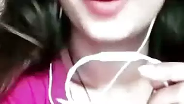 Cute girl flashes boobs in Chamet Pakistani sex chat