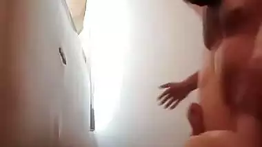 Man bangs his chubby Bhabhi’s chut in Hindi xxx MMS