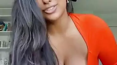 BUSTY DUSKY BEAUTY BIG HOT MELONS TEASE