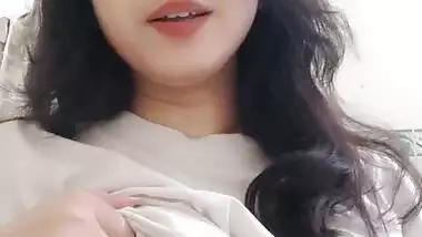 Desi beauty lifting bra one side boob show viral MMS